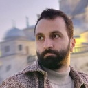 عشق از روی گردن خم سر خواهد خورد.